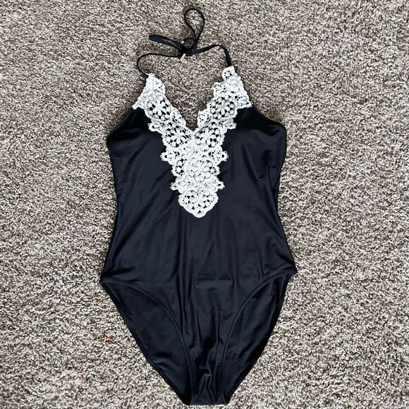 Blooming Jelly One Piece Swimsuit Black White Crochet Halter Sz Large Preloved - Picture 1 of 6